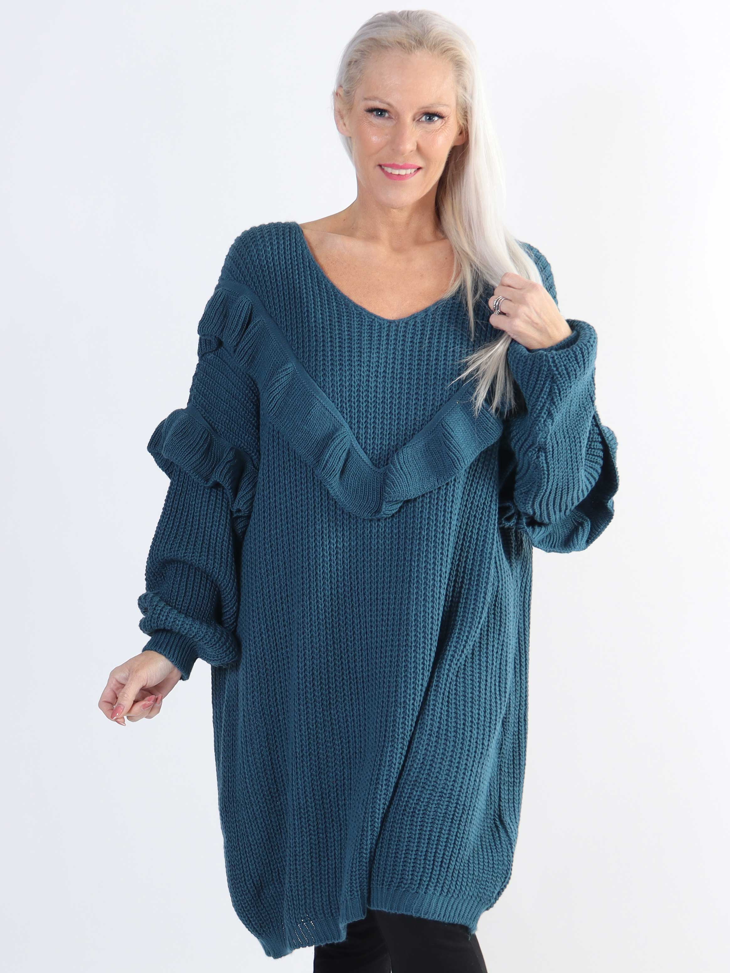 Ellis Dress - Lækker plus size strikkjole med fine flæsedetaljer